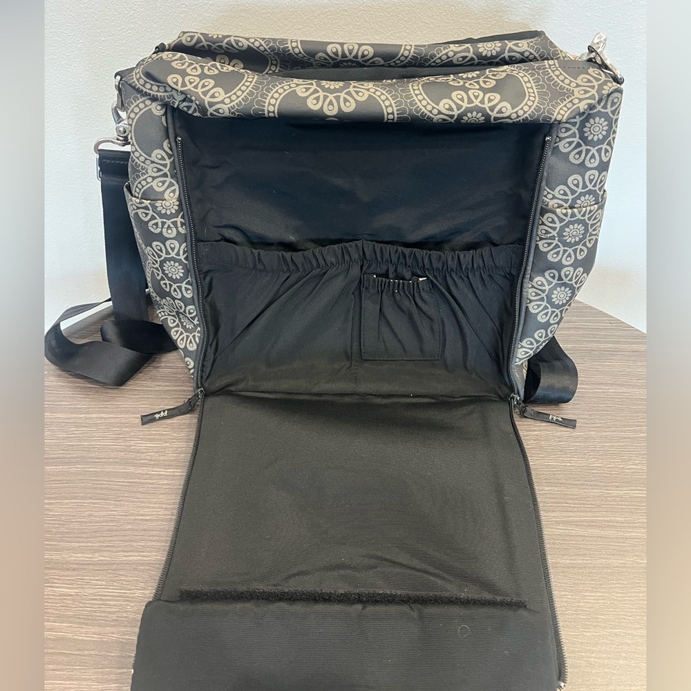 Petunia Pickle Bottom Boxy Diaper Bag Backpack - Picture 8 of 13